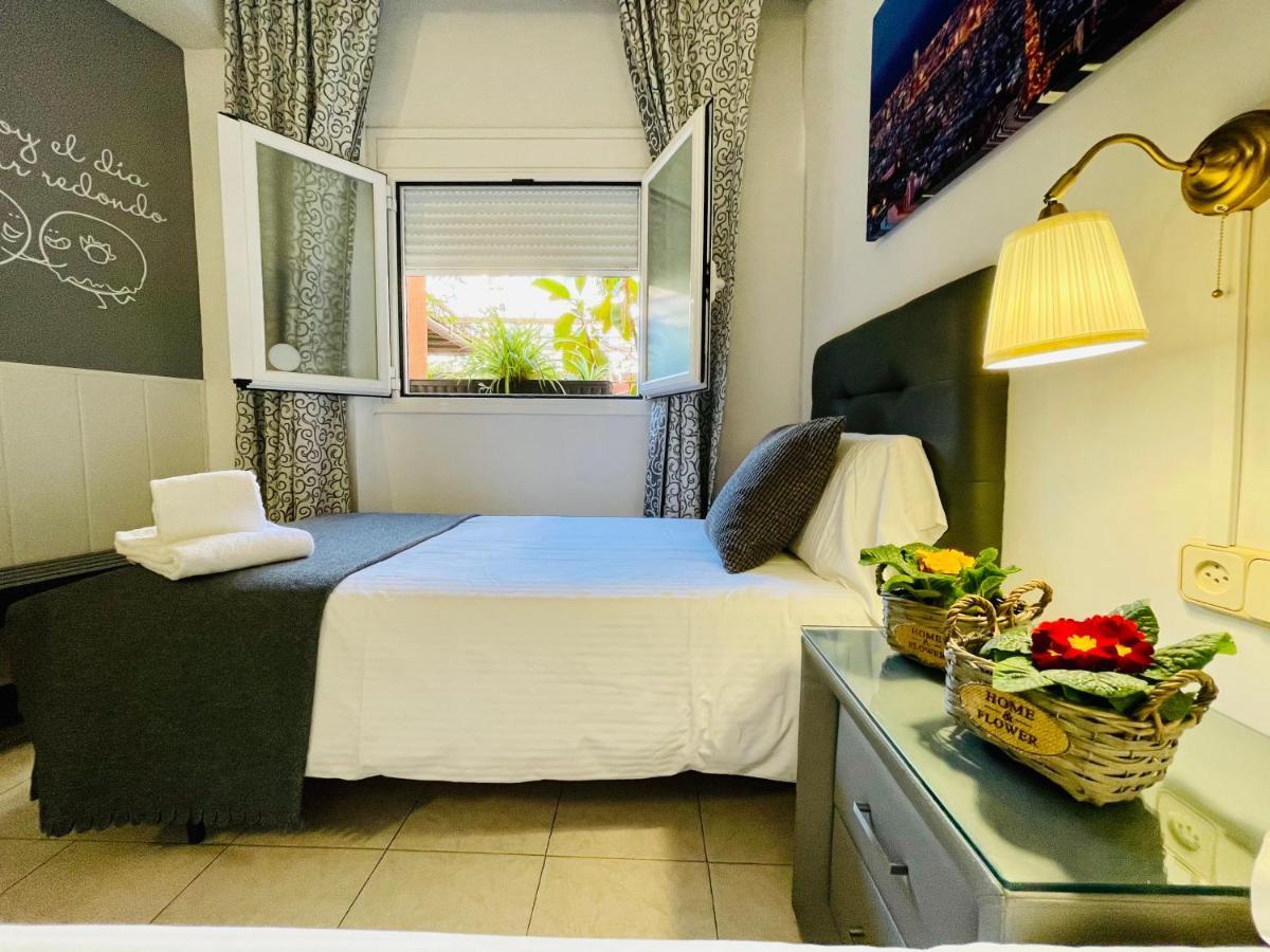 Hostal Lleida Barcelona Exteriör bild