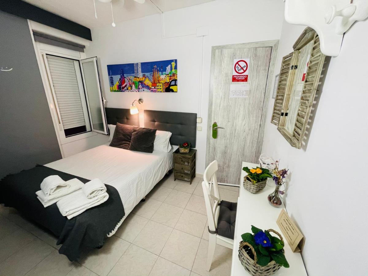 Hostal Lleida Barcelona Exteriör bild