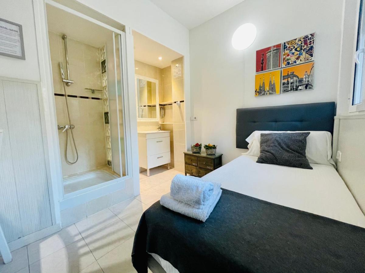 Hostal Lleida Barcelona Exteriör bild