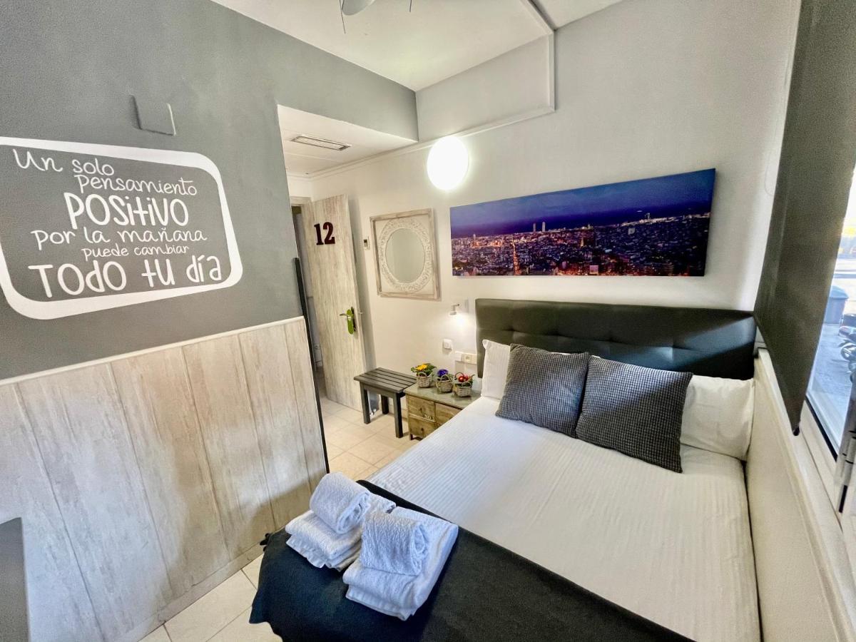 Hostal Lleida Barcelona Exteriör bild