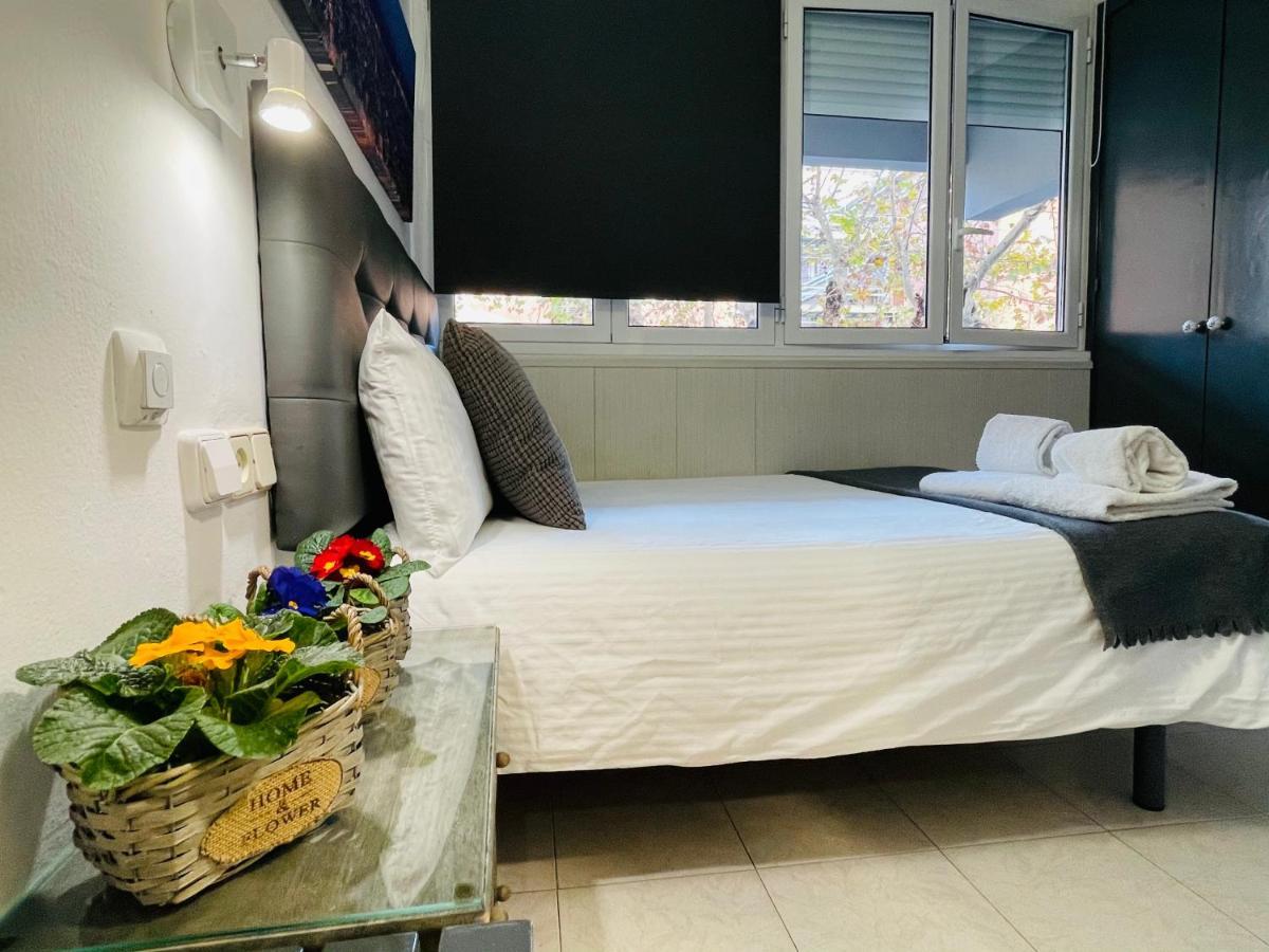 Hostal Lleida Barcelona Exteriör bild