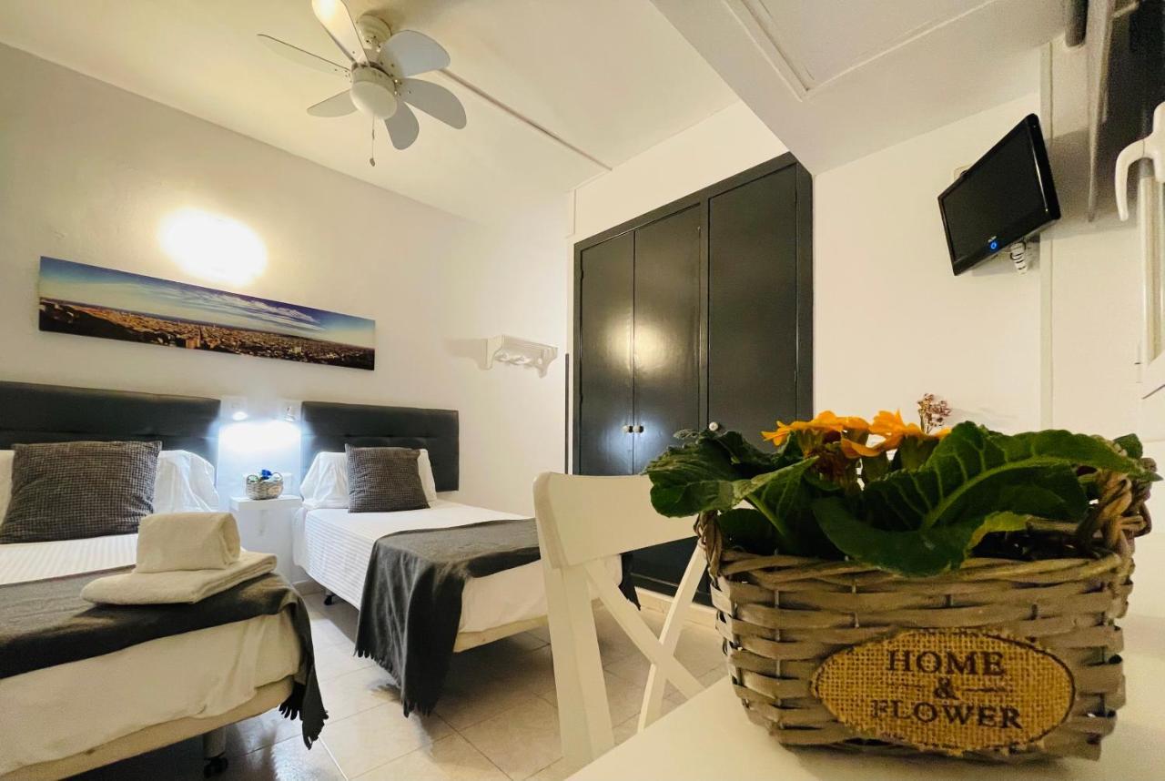 Hostal Lleida Barcelona Exteriör bild