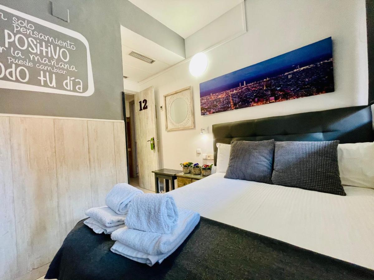 Hostal Lleida Barcelona Exteriör bild