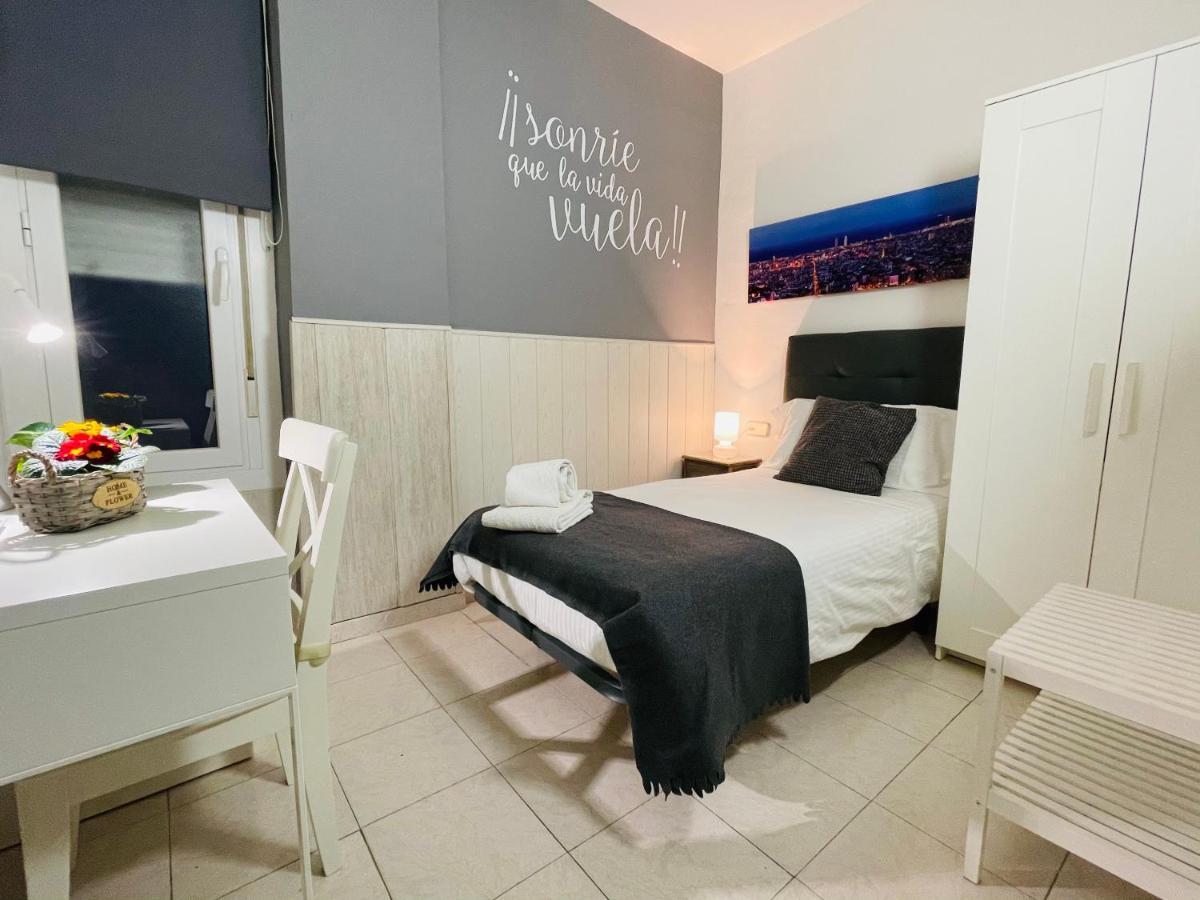 Hostal Lleida Barcelona Exteriör bild