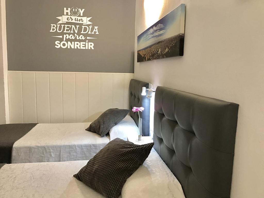 Hostal Lleida Barcelona Exteriör bild