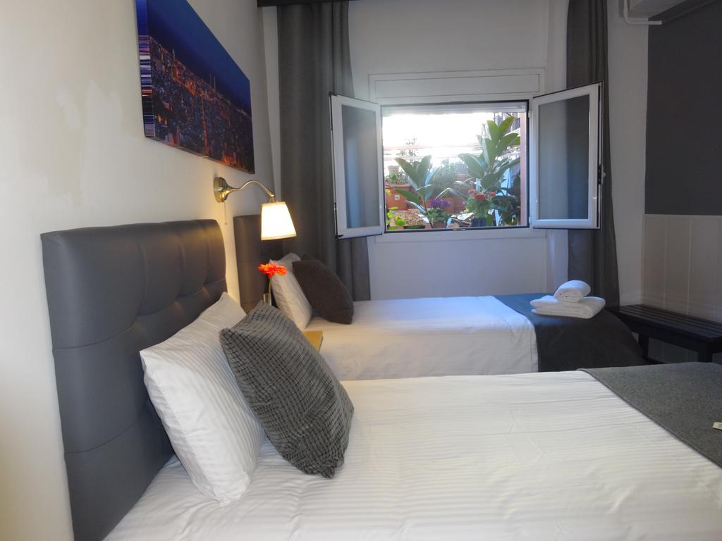 Hostal Lleida Barcelona Exteriör bild