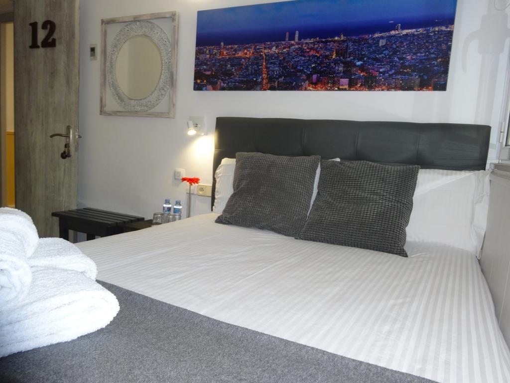 Hostal Lleida Barcelona Exteriör bild