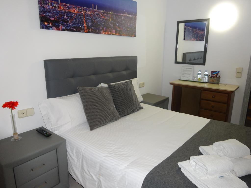 Hostal Lleida Barcelona Exteriör bild