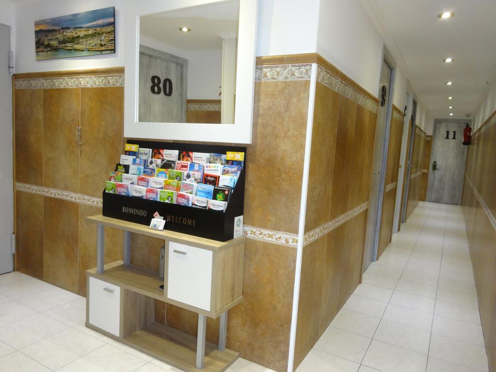 Hostal Lleida Barcelona Exteriör bild