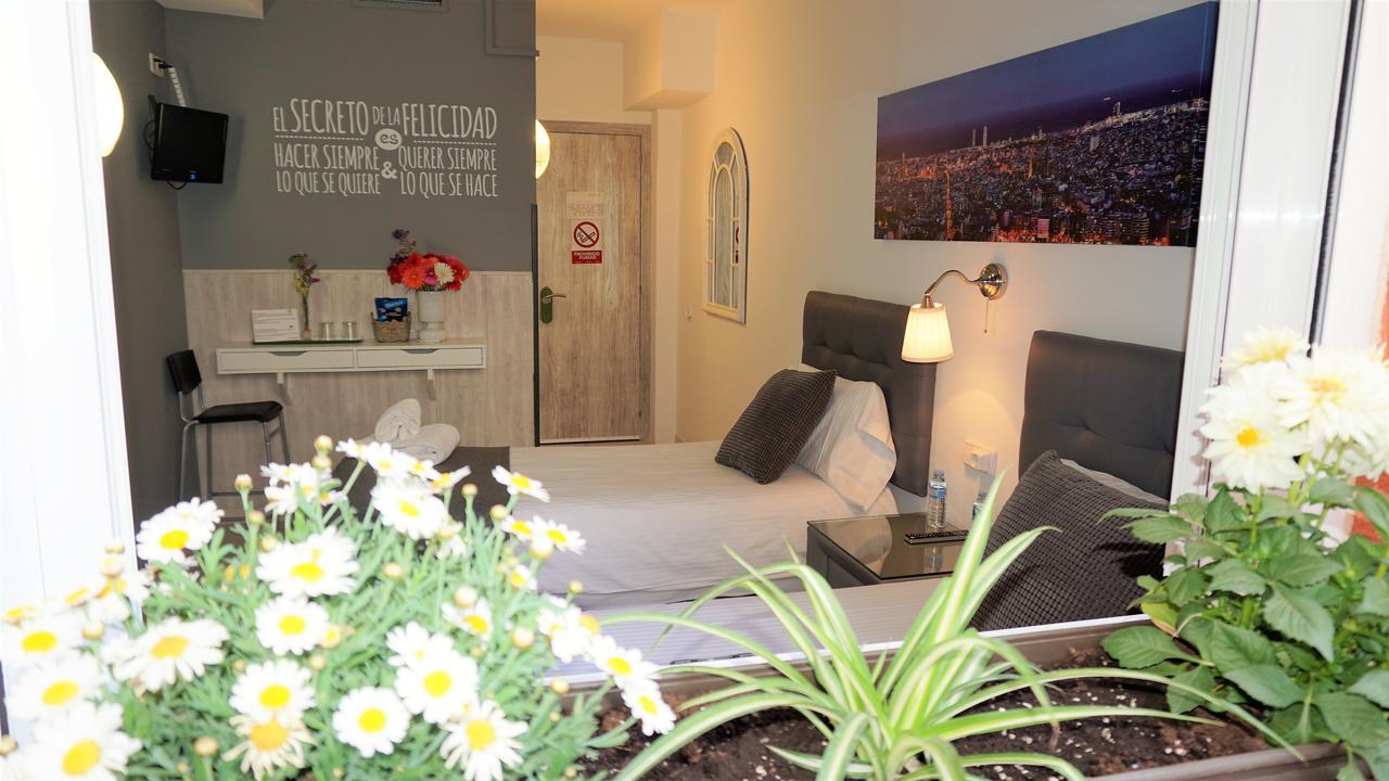 Hostal Lleida Barcelona Exteriör bild