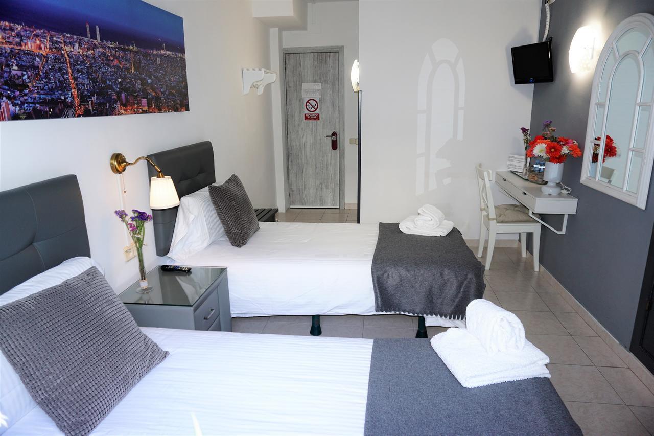 Hostal Lleida Barcelona Exteriör bild