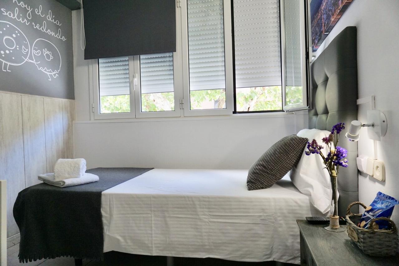 Hostal Lleida Barcelona Exteriör bild