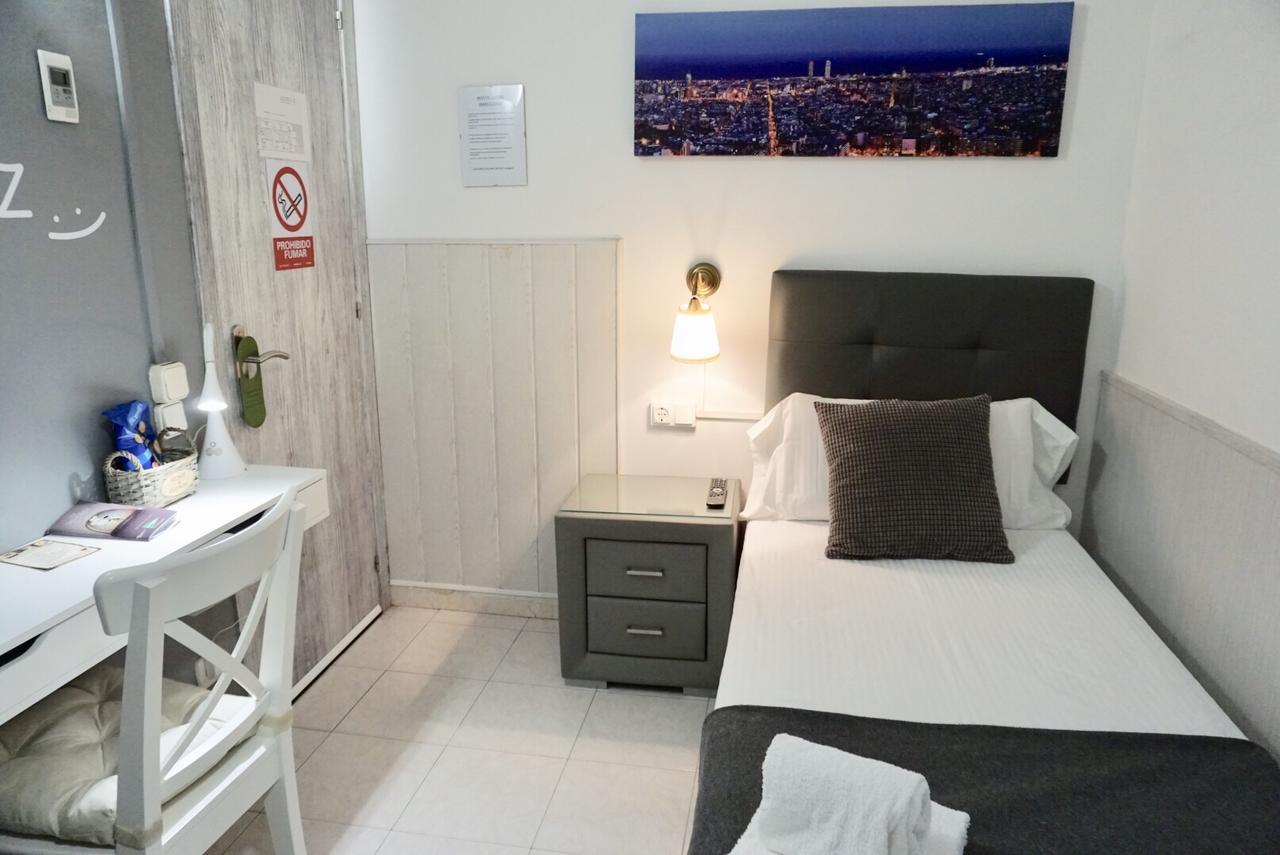 Hostal Lleida Barcelona Exteriör bild