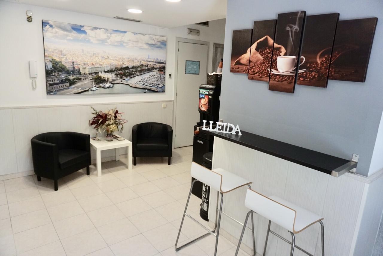Hostal Lleida Barcelona Exteriör bild