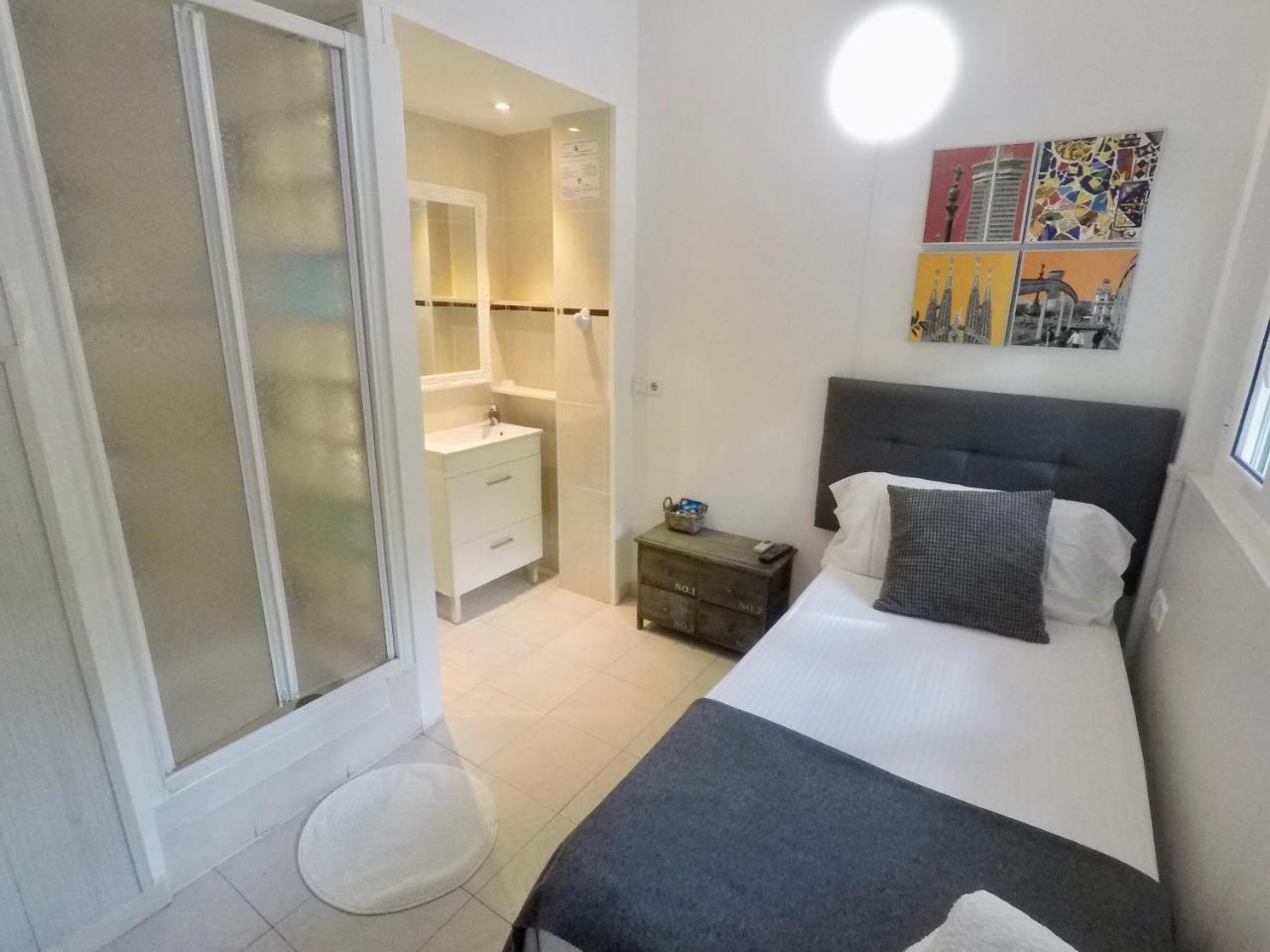 Hostal Lleida Barcelona Exteriör bild