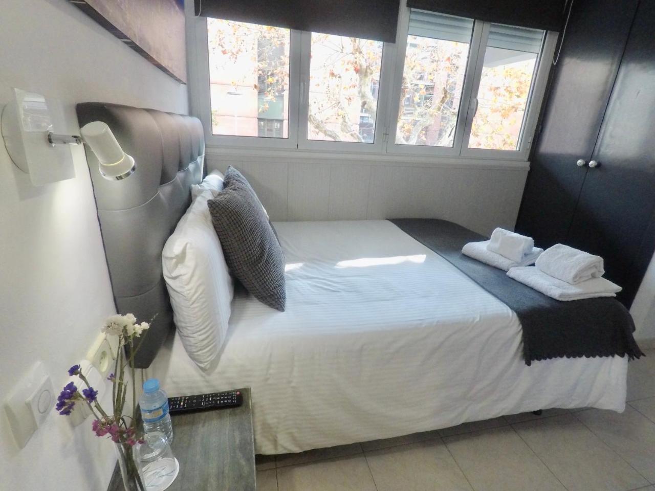 Hostal Lleida Barcelona Exteriör bild