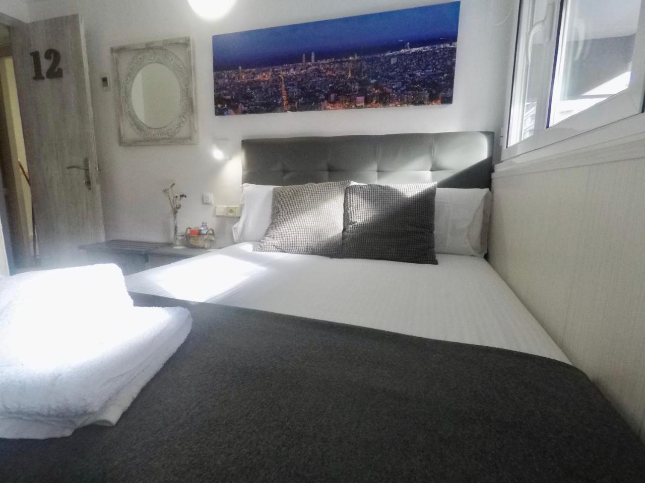 Hostal Lleida Barcelona Exteriör bild